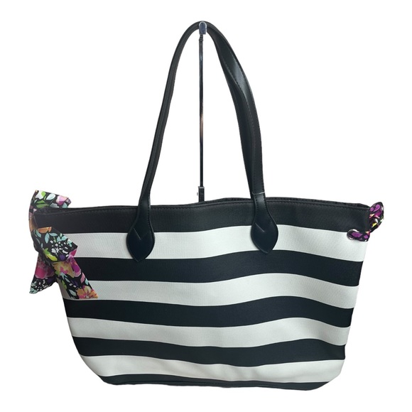 Vegan black and white tote size large - Picture 2 of 3